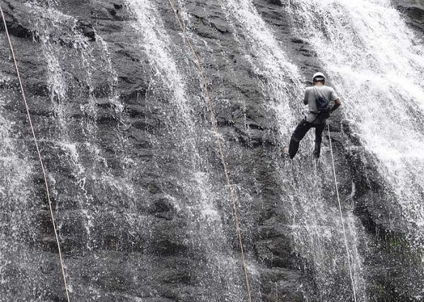 adventure sports in Maharashtra - Waterfall Rappelling