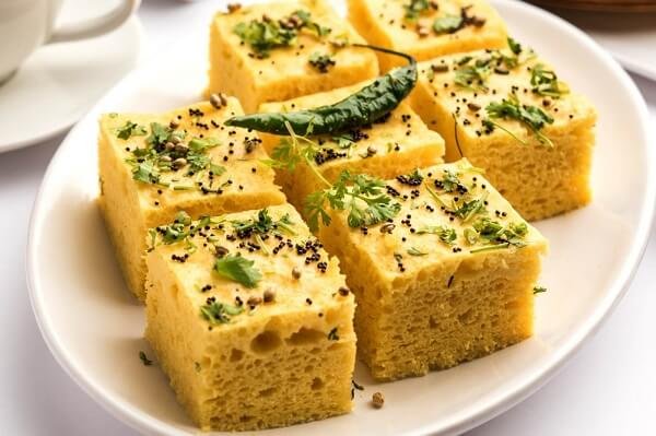 best snacks to eat in Gujarat - Dhokla